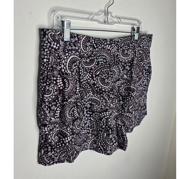 NWT Ann Taylor Loft black white paisley flowy shorts - large - Picture 2 of 6